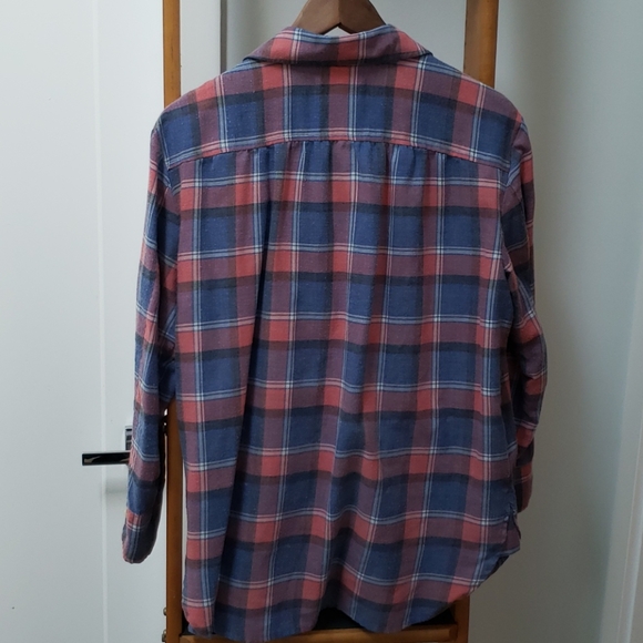 Beautifully soft button down - Picture 2 of 2